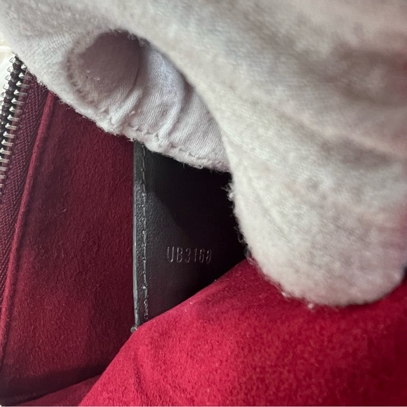 LOUIS VUITTON Calfskin My Lockme Chain Pochette Lie De Vin Etain Creme - Picture 7 of 15